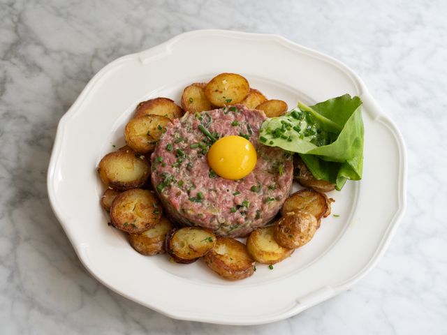 Rocaille - Bistrot, terrasse, vins Tartare de boeuf charolais, oeuf
